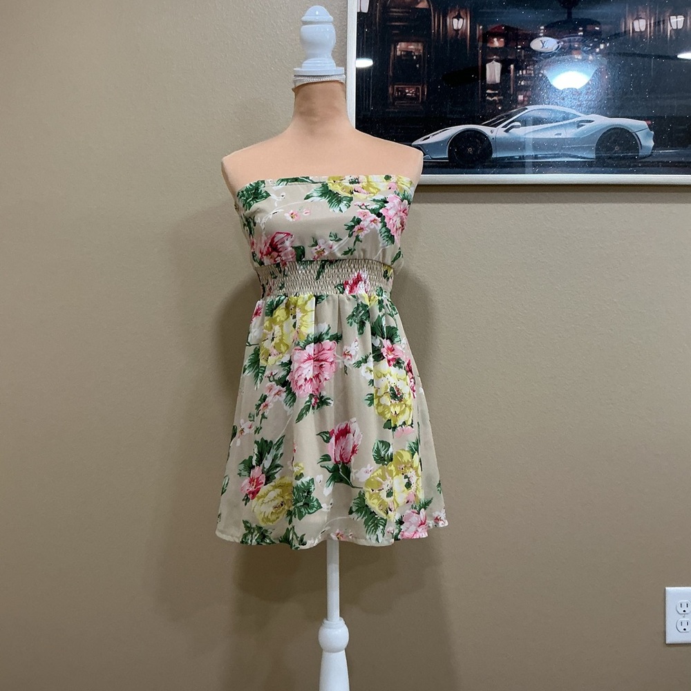 Chic Strapless Floral Dress in Cream and Pink